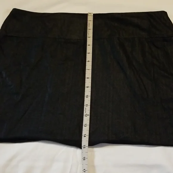 ❤️$6 Sale!❤️ Y2K Wet Look Mini Skirt EUC - Picture 3 of 6